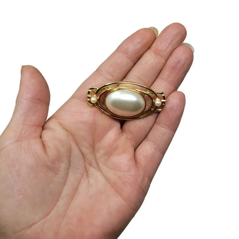 Retro Space Age Gold Tone Open Oval Faux Pearl Bezel Set Brooch Pin Pendant Glam
